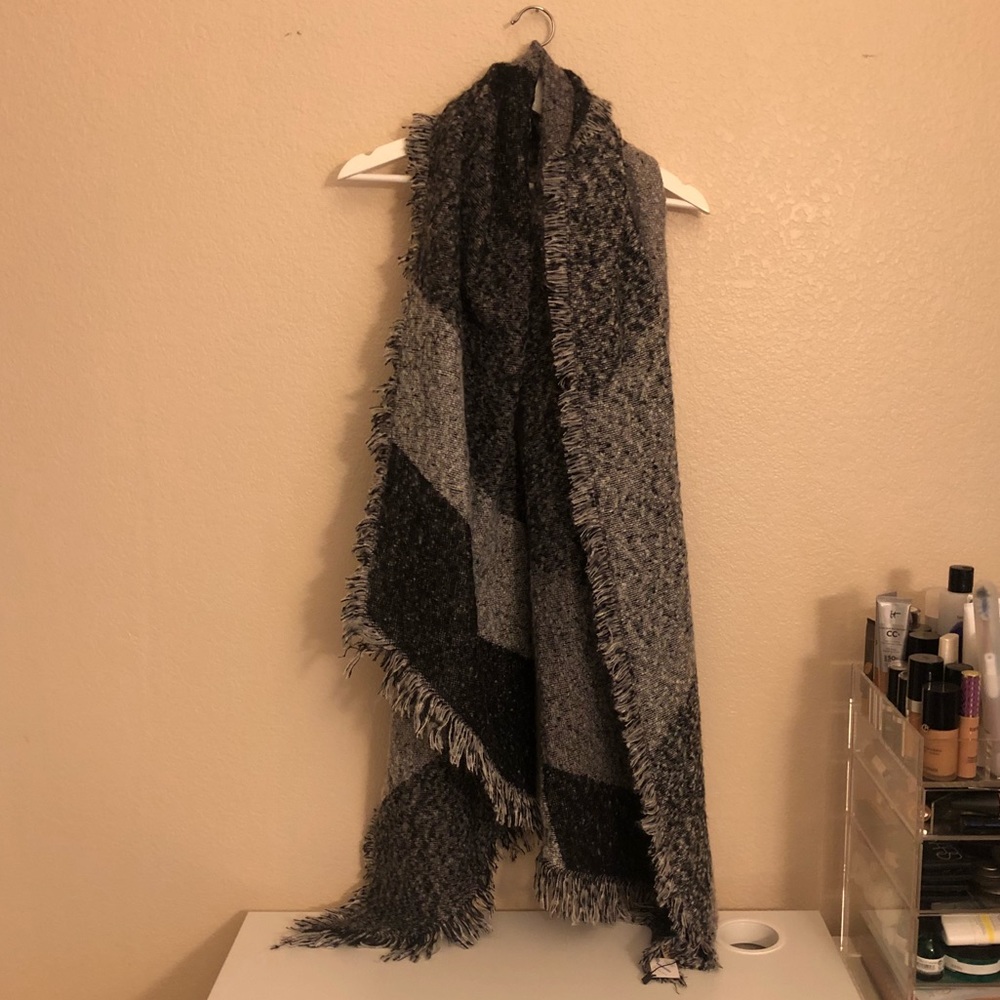 Lulu’s Blanket Scarf